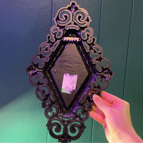 Raccoon Skull Moss Victorian Style Frame Decoration - Picture 10 of 13